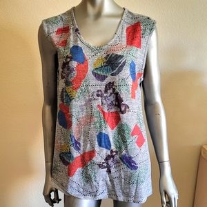 289. Inoah Artsy V-Neck Top Size XL